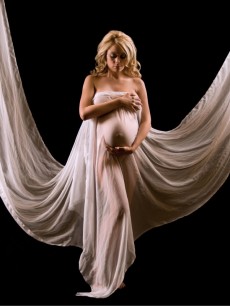 Die Schwangerschaft als Aktfoto festhalten.